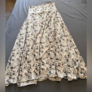 Elegant Black and White Lace Skirt